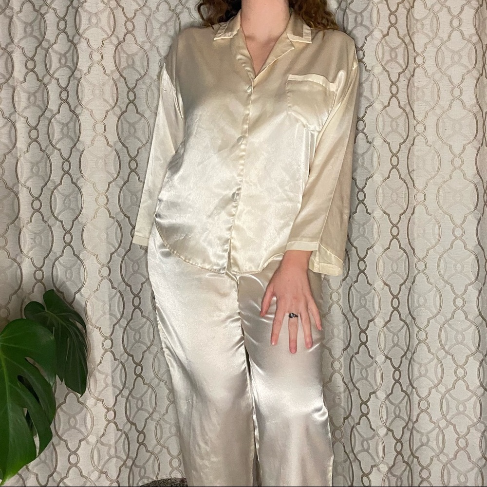 Gold label Victoria’a Secret satin pajama set size medium